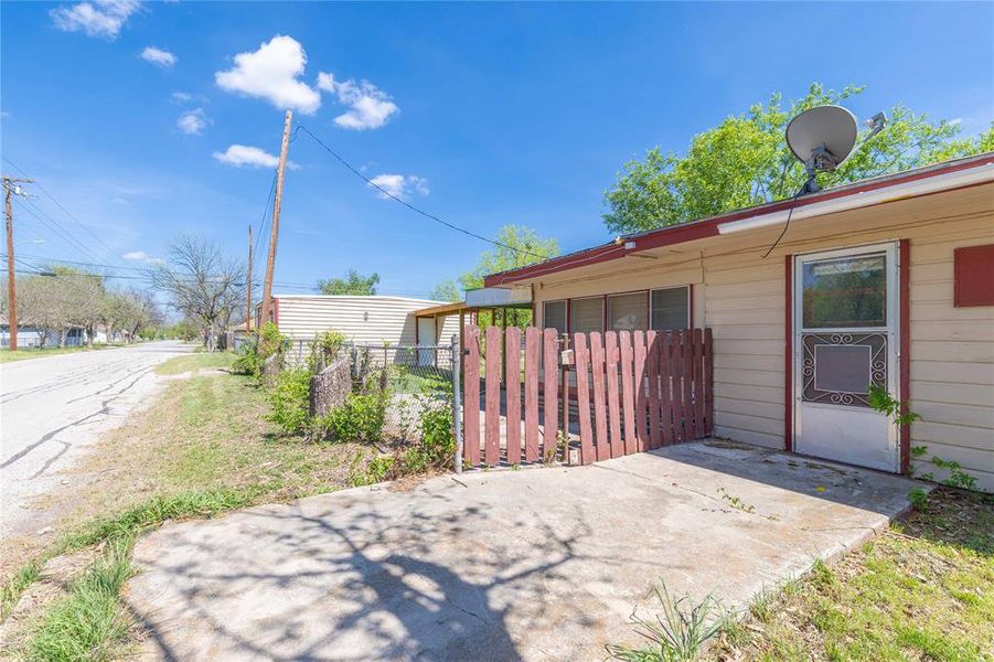 Exterior details and patio area of a home in , Brownwood (Image 17).