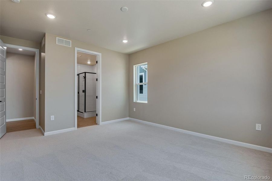 Spacious, unfurnished interior of a new home in Reunion Ridge, Commerce City (Image 43).