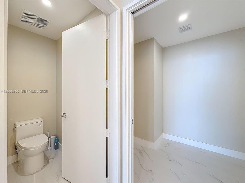 Spacious, unfurnished interior of a new home in , Miami (Image 24).