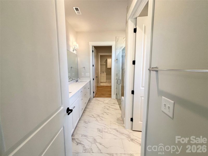 Spacious, unfurnished interior of a new home in Cumberland, Concord (Image 14).