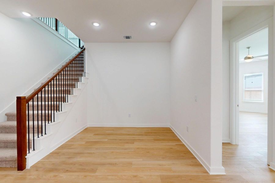 Spacious, unfurnished interior of a new home in Edgewood, Leander (Image 36).