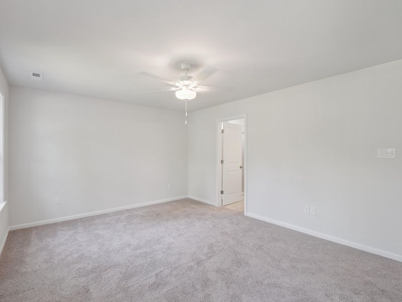 Spacious, unfurnished interior of a new home in Central Creek, Goose Creek (Image 25).