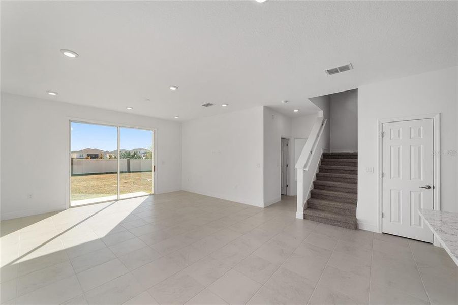 Spacious, unfurnished interior of a new home in Calesa Township, Ocala (Image 25).