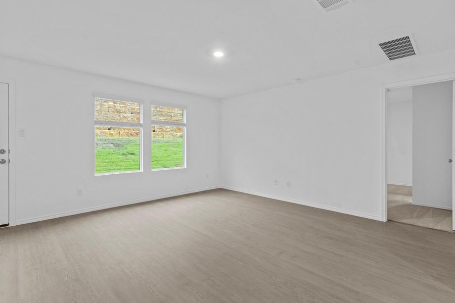 Spacious, unfurnished interior of a new home in Clayton Ranch, Copperas Cove (Image 17).