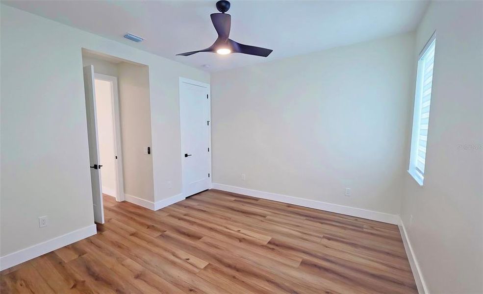 Spacious, unfurnished interior of a new home in , Sarasota (Image 29).