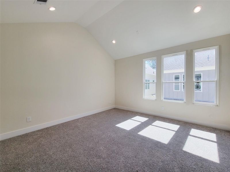 Spacious, unfurnished interior of a new home in , Houston (Image 20).