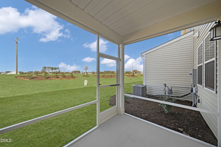 SUN_Everlee_Pic_CarsonII_QMI_227_Screene SUN_Everlee_Pic_CarsonII_QMI_227_Screene