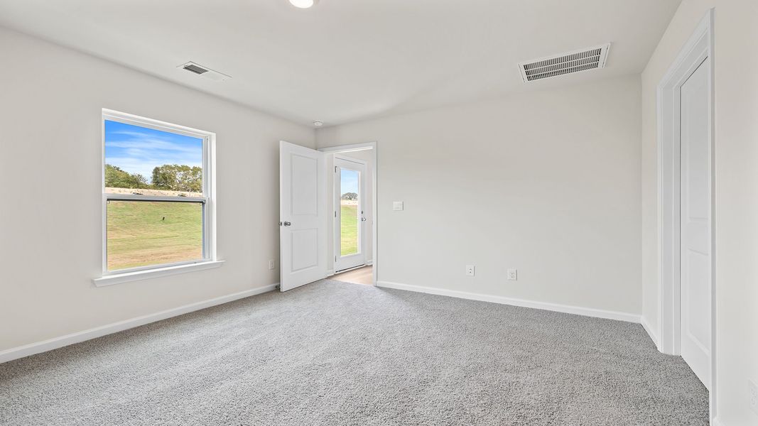 Spacious, unfurnished interior of a new home in Durbin Meadows, Fountain Inn (Image 22).