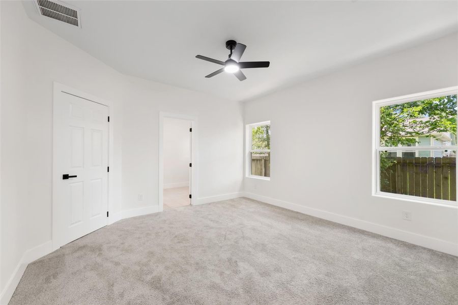 Spacious, unfurnished interior of a new home in , Santa Fe (Image 15).