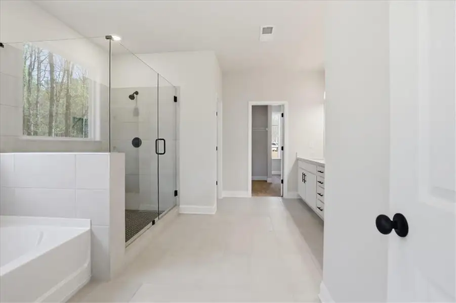 Furnished interior view inside a new home in Bradley Gin, Monroe (Image 11).