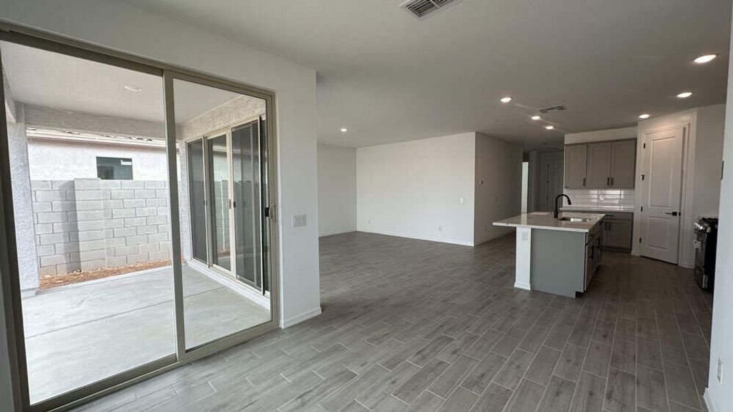 Dining nook, kitchen