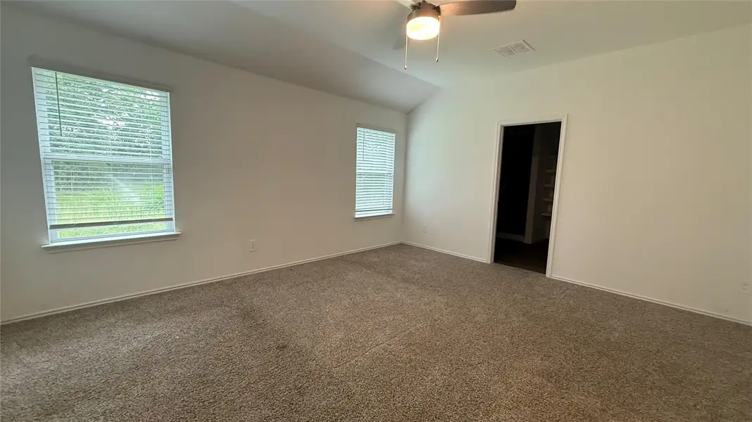 Spacious, unfurnished interior of a new home in , Conroe (Image 17).