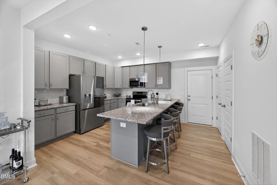 007-property-kitchen