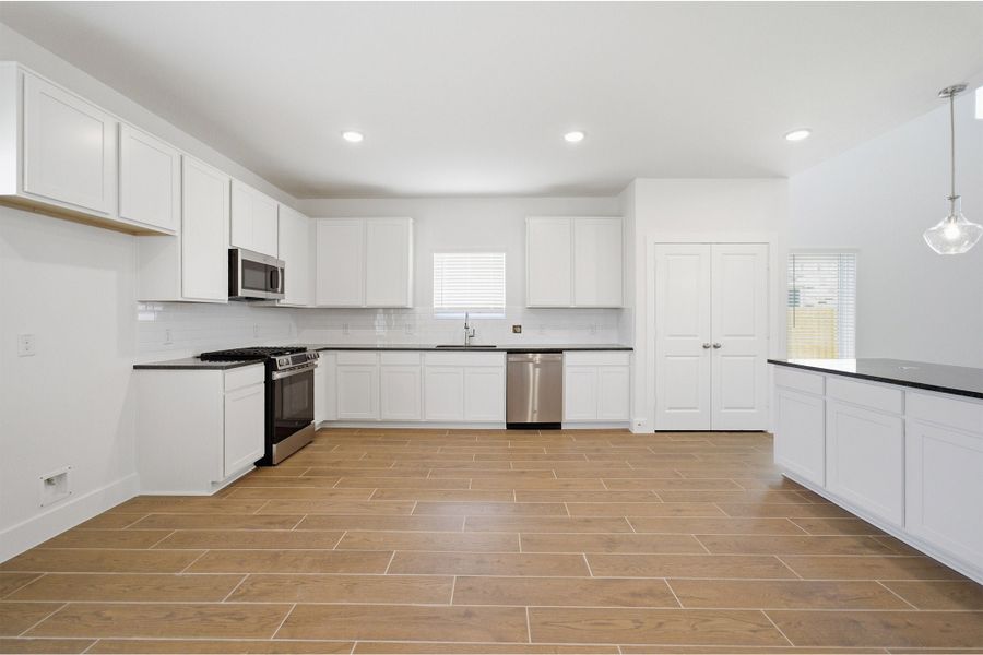 Furnished interior view inside a new home in Bay Creek, Baytown (Image 8).