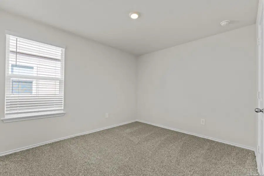 Spacious, unfurnished interior of a new home in Laurel Vistas, San Antonio (Image 20).