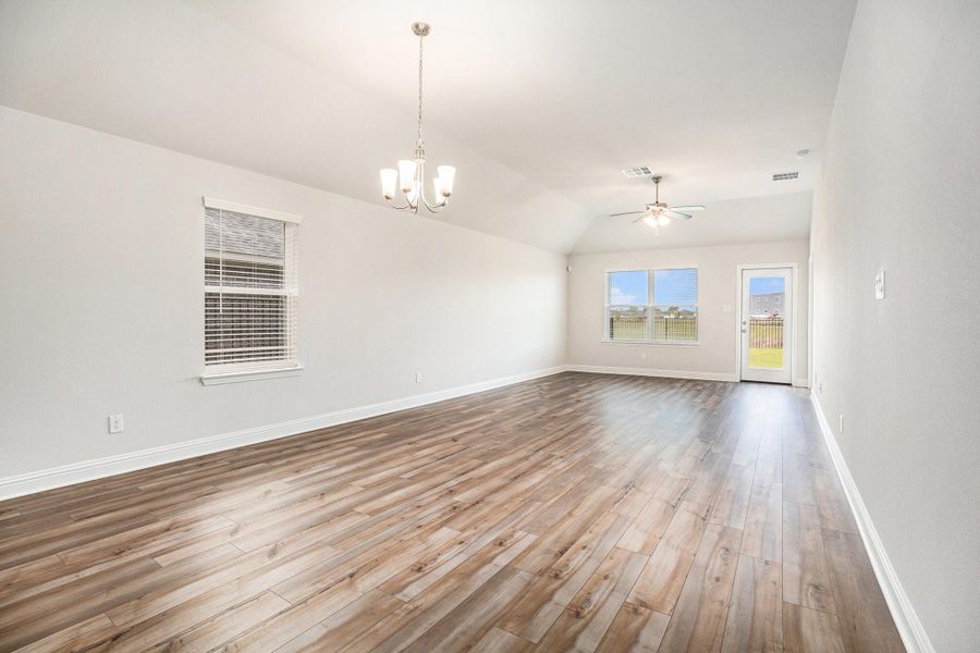 Spacious, unfurnished interior of a new home in Lago Mar, Texas City (Image 14). Spacious, unfurnished interior of a new home in Lago Mar, Texas City (Image 14).