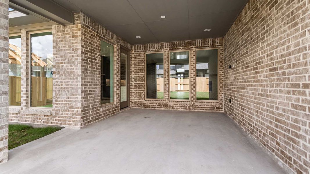 Exterior details and patio area of a home in Meridiana, Manvel (Image 3).
