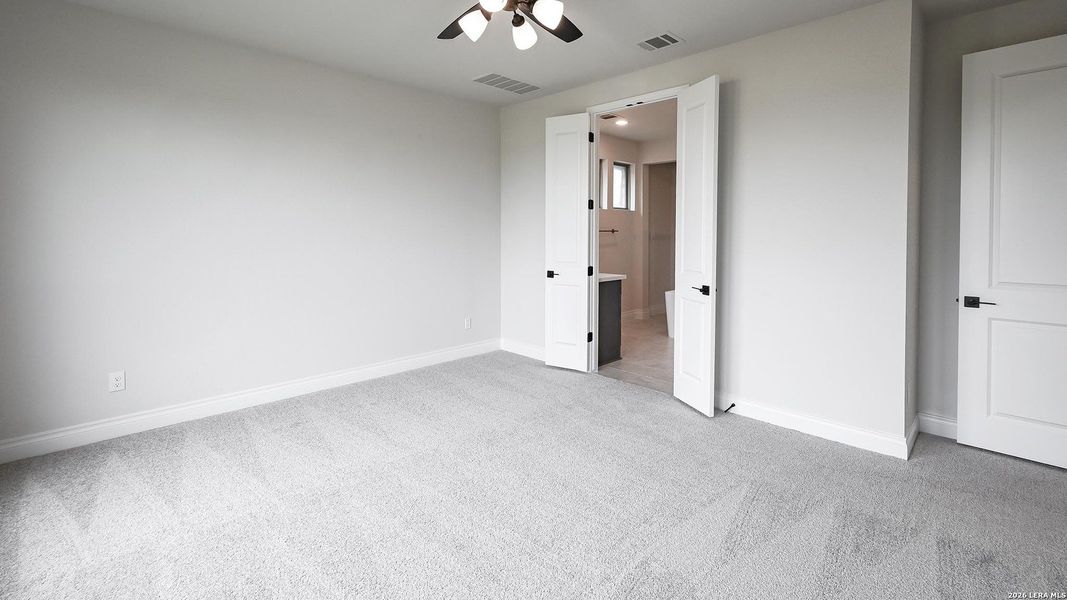 Spacious, unfurnished interior of a new home in Legacy at Lake Dunlap, New Braunfels (Image 19).