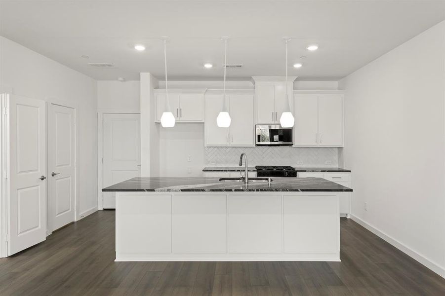 10. 2009 Aldrich - Kitchen