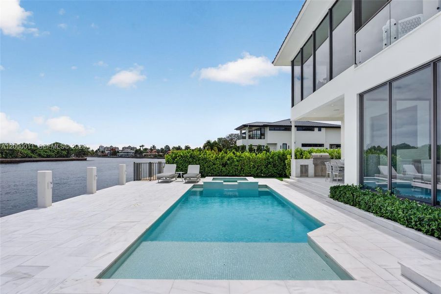 Exterior details and patio area of a home in , Fort Lauderdale (Image 29).