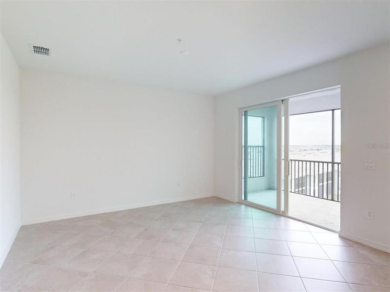 Spacious, unfurnished interior of a new home in , Venice (Image 23).