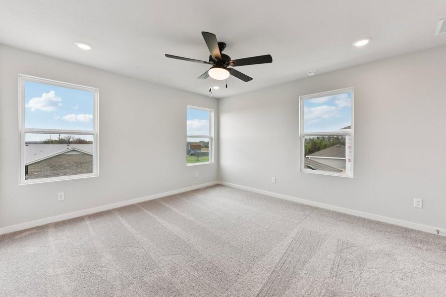Spacious, unfurnished interior of a new home in Avery Centre, Round Rock (Image 19).