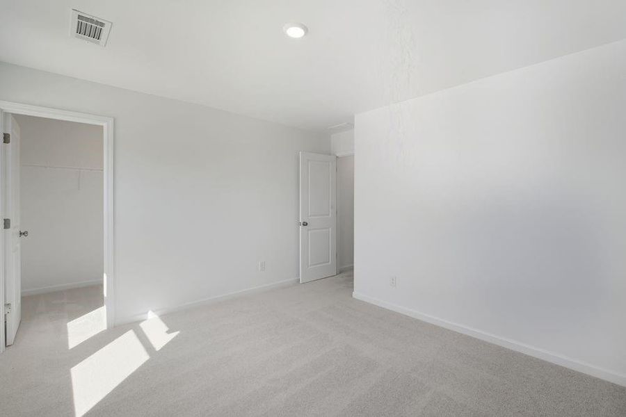 Spacious, unfurnished interior of a new home in Falls Creek, Flowery Branch (Image 19).