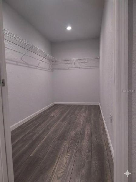 Spacious, unfurnished interior of a new home in , Sebring (Image 13).