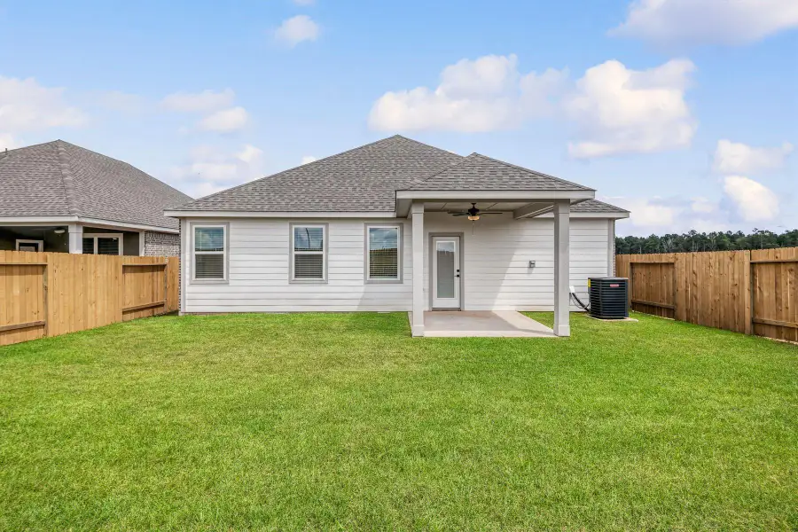 Exterior details and patio area of a home in Sweetwater Ridge, Conroe (Image 2).