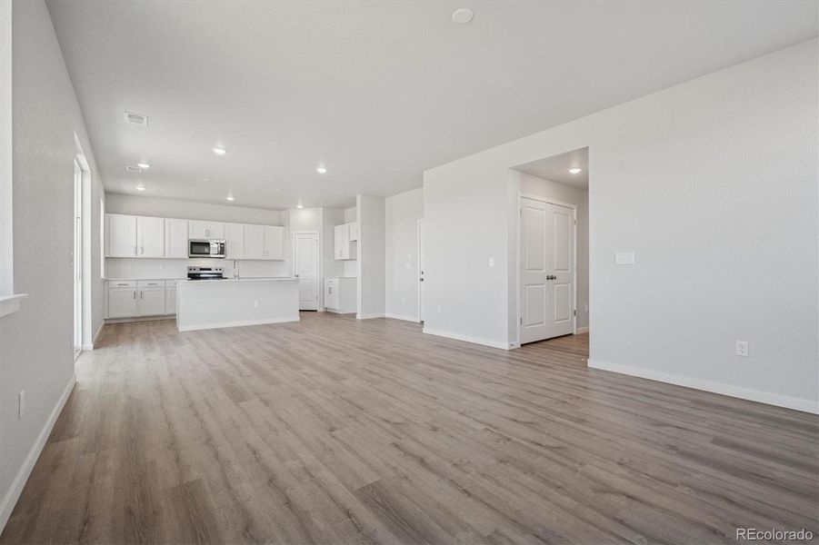 Spacious, unfurnished interior of a new home in The Aurora Highlands, Aurora (Image 20).