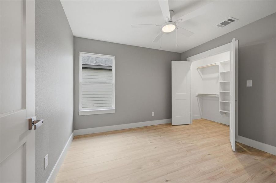 Spacious, unfurnished interior of a new home in , Sherman (Image 19).