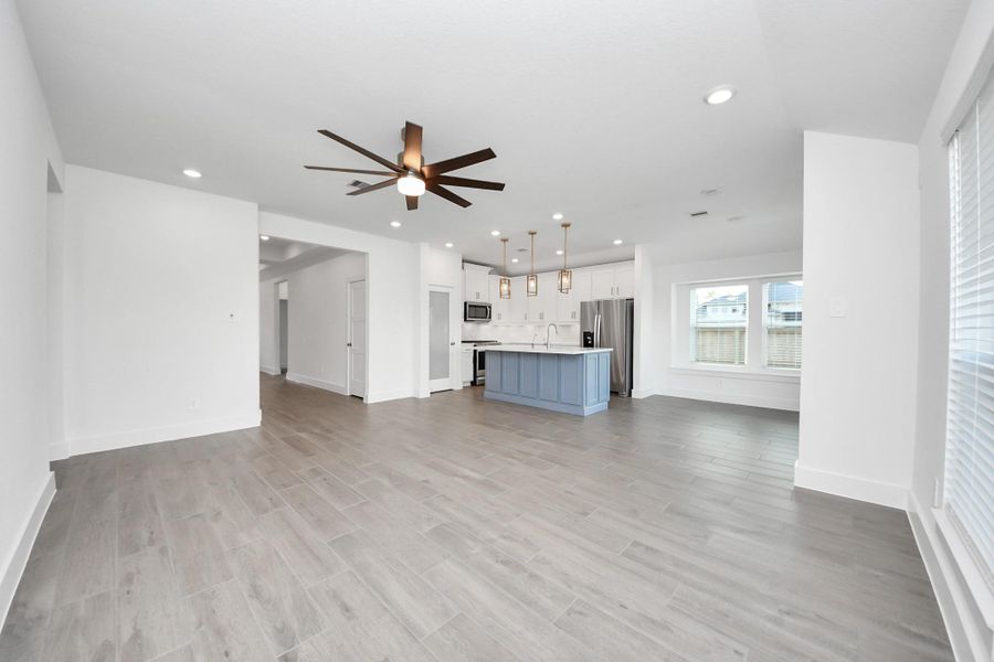 Spacious, unfurnished interior of a new home in Laurel Landing: Landmark Collection, Alvin (Image 27).