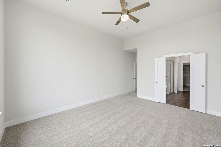 Spacious, unfurnished interior of a new home in Venado Crossing, Cibolo (Image 19).