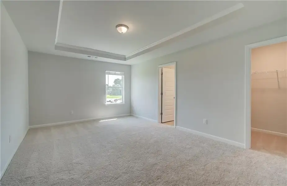 Spacious, unfurnished interior of a new home in Grandview at Millers Mill, Stockbridge (Image 12).