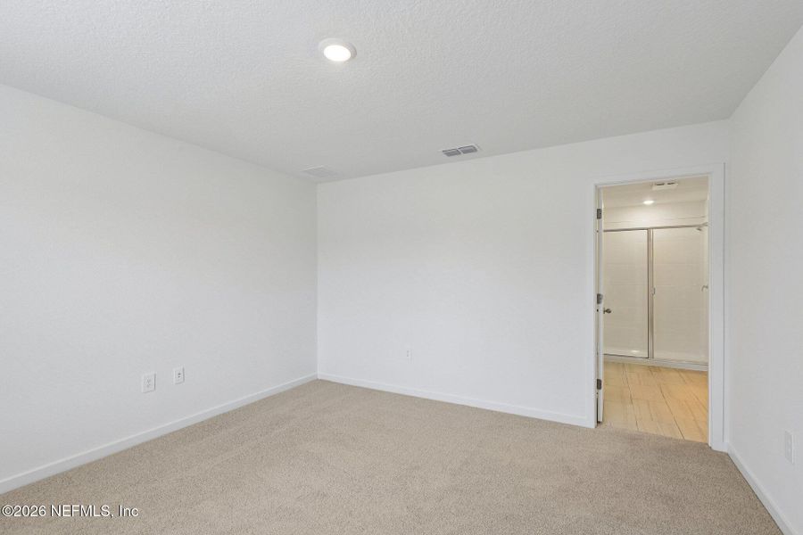 Spacious, unfurnished interior of a new home in , Jacksonville (Image 24).