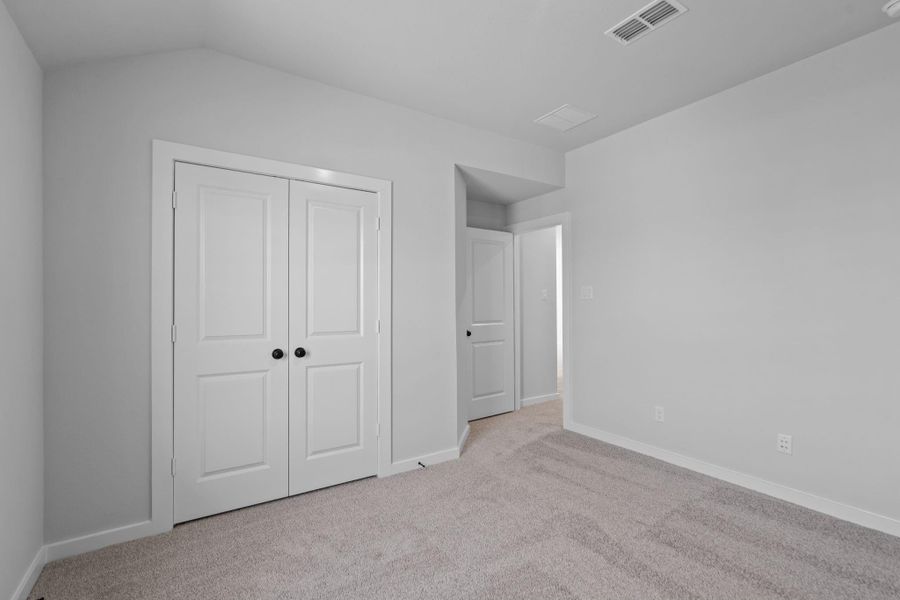 Spacious, unfurnished interior of a new home in Sienna 45', 50', Missouri City (Image 11). Spacious, unfurnished interior of a new home in Sienna 45', 50', Missouri City (Image 11).