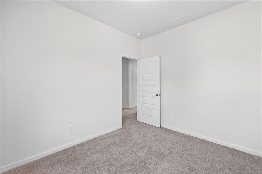 Spacious, unfurnished interior of a new home in Longbrooke, Rome (Image 25).