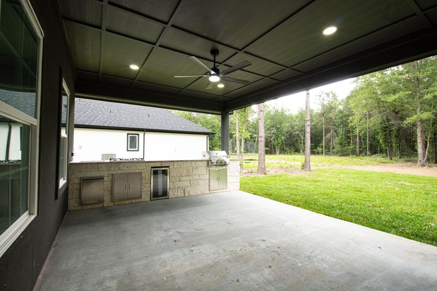 Exterior details and patio area of a home in , Dayton (Image 3).