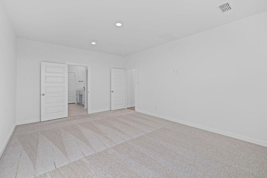 Spacious, unfurnished interior of a new home in Jubilee 45' 70', Hockley (Image 8).