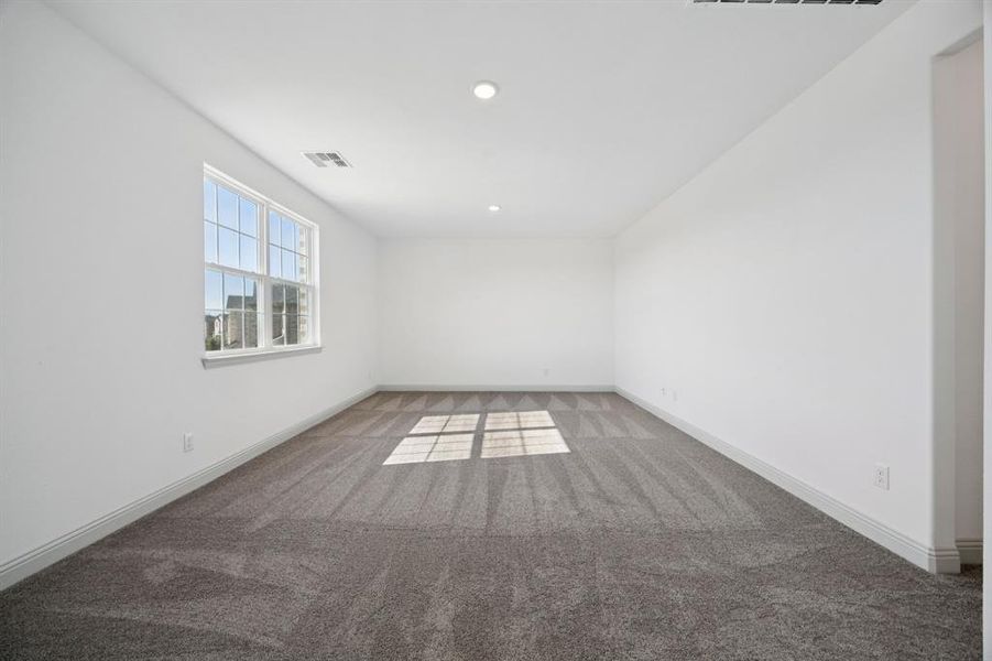 Spacious, unfurnished interior of a new home in Sicily, Princeton (Image 22).