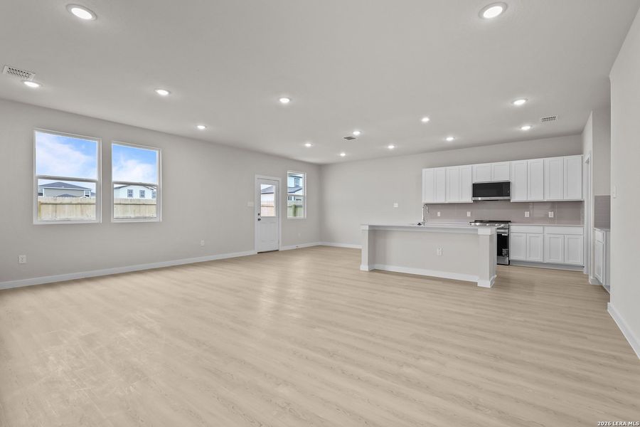 Spacious, unfurnished interior of a new home in Applewhite Meadows, San Antonio (Image 27).