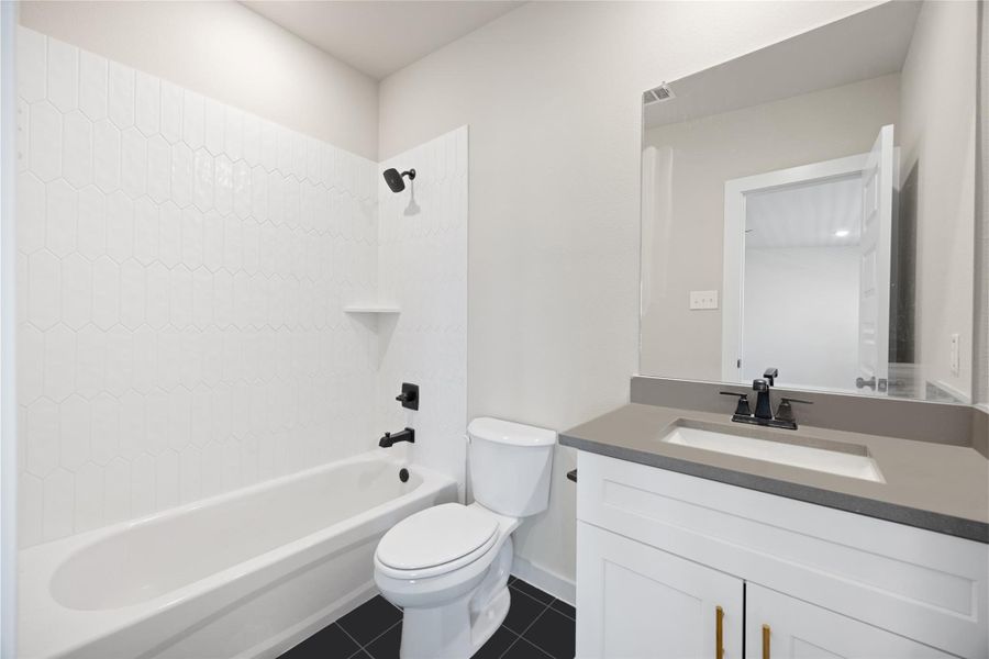 Furnished interior view inside a new home in Kendall Lakes, Alvin (Image 10). Furnished interior view inside a new home in Kendall Lakes, Alvin (Image 10).