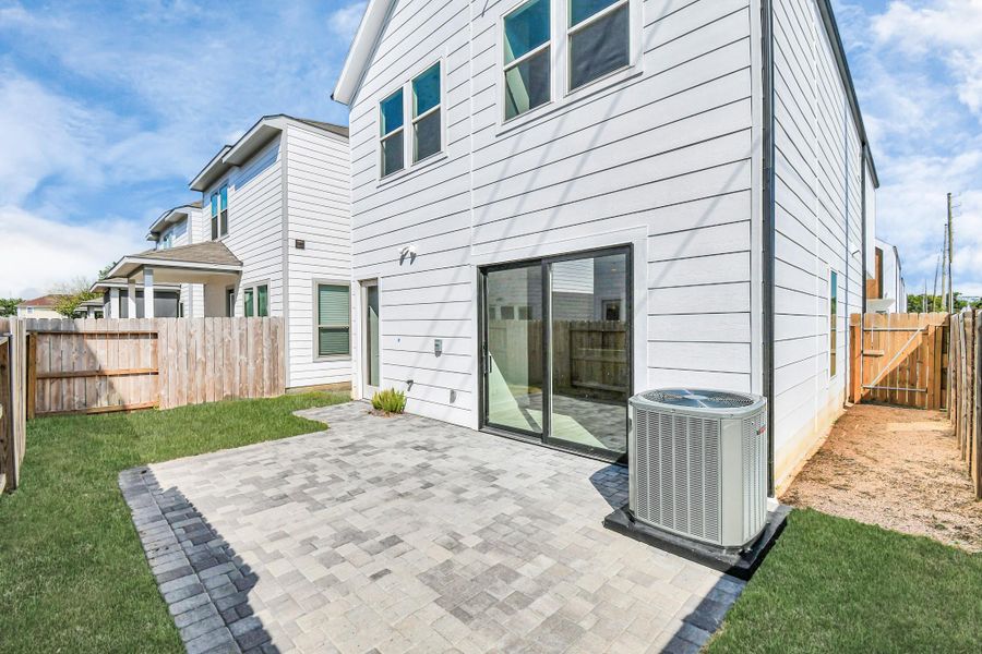 Exterior details and patio area of a home in Antigua, Houston (Image 4).