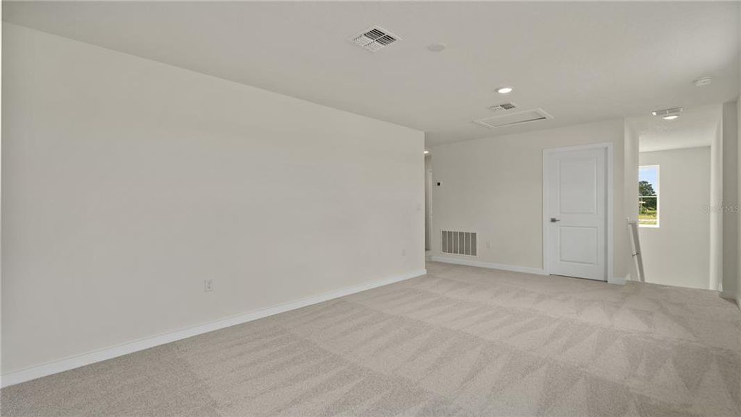 Spacious, unfurnished interior of a new home in Willowbrook North, Winter Haven (Image 17).