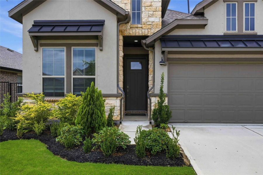 Exterior details and patio area of a home in , La Marque (Image 21).