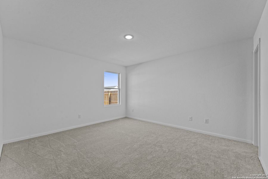Spacious, unfurnished interior of a new home in Friendship Oaks, Fredericksburg (Image 13).