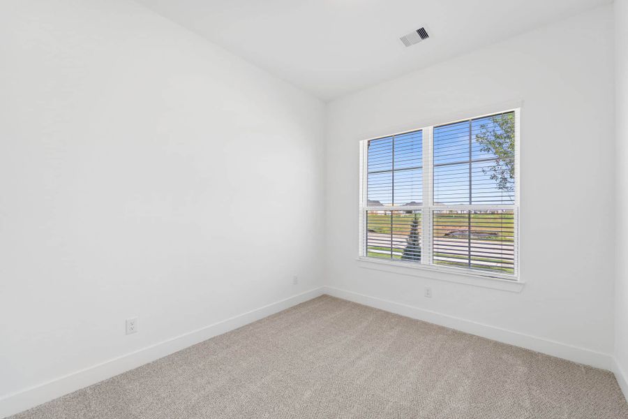 Spacious, unfurnished interior of a new home in Brookewater, Rosenberg (Image 11).
