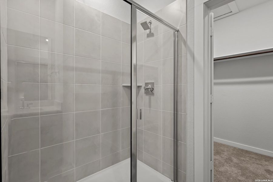 Close-up of interior finishes inside a home in Senna, Leon Valley (Image 9).