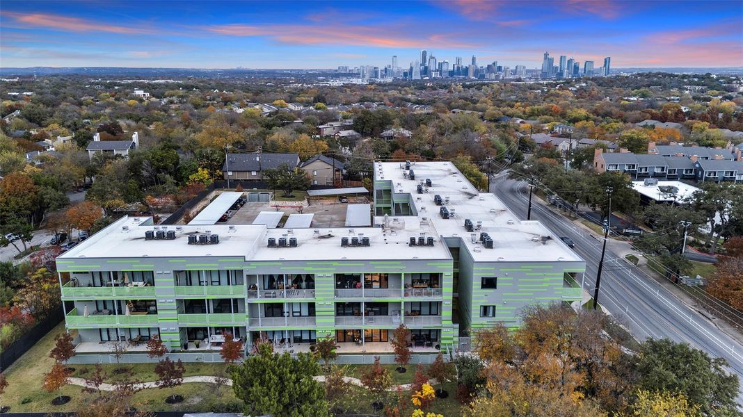Condo located in Austin, TX showcasing its design and architecture (Image 4).