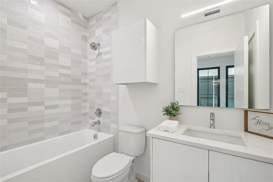 Furnished interior view inside a new home in , Dallas (Image 11).